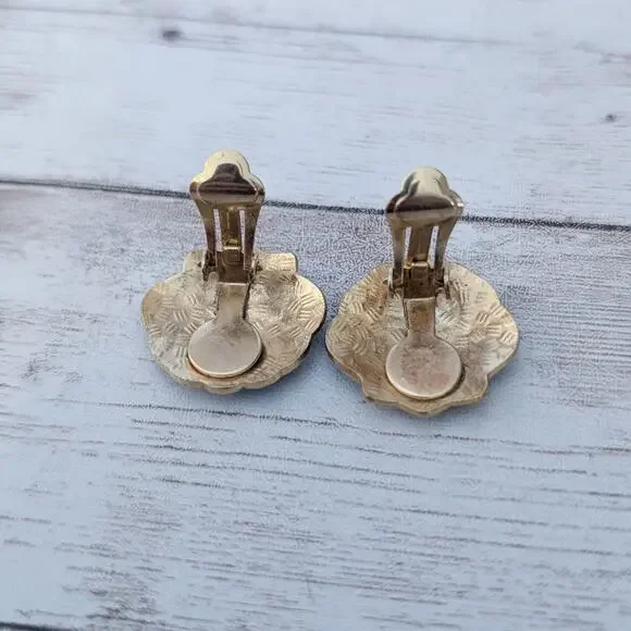 Vintage Clip On Earrings Blue Shell Beach Theme - Picture 4 of 6